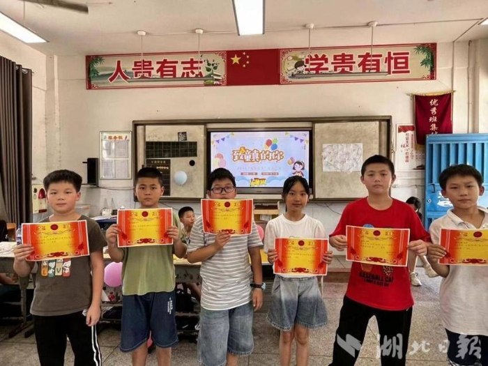 嘉魚(yú)“圓夢(mèng)工程”為鄉村留守兒童繪制“七彩假期”(2)(1).docx